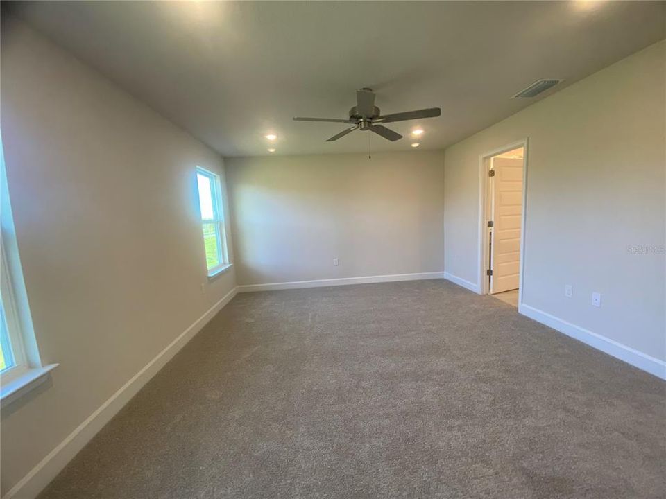 En Venta: $446,900 (4 camas, 2 baños, 2405 Pies cuadrados)