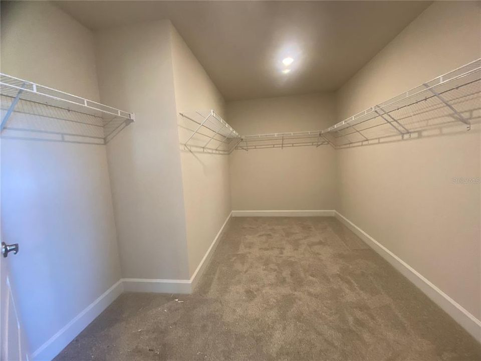 En Venta: $446,900 (4 camas, 2 baños, 2405 Pies cuadrados)