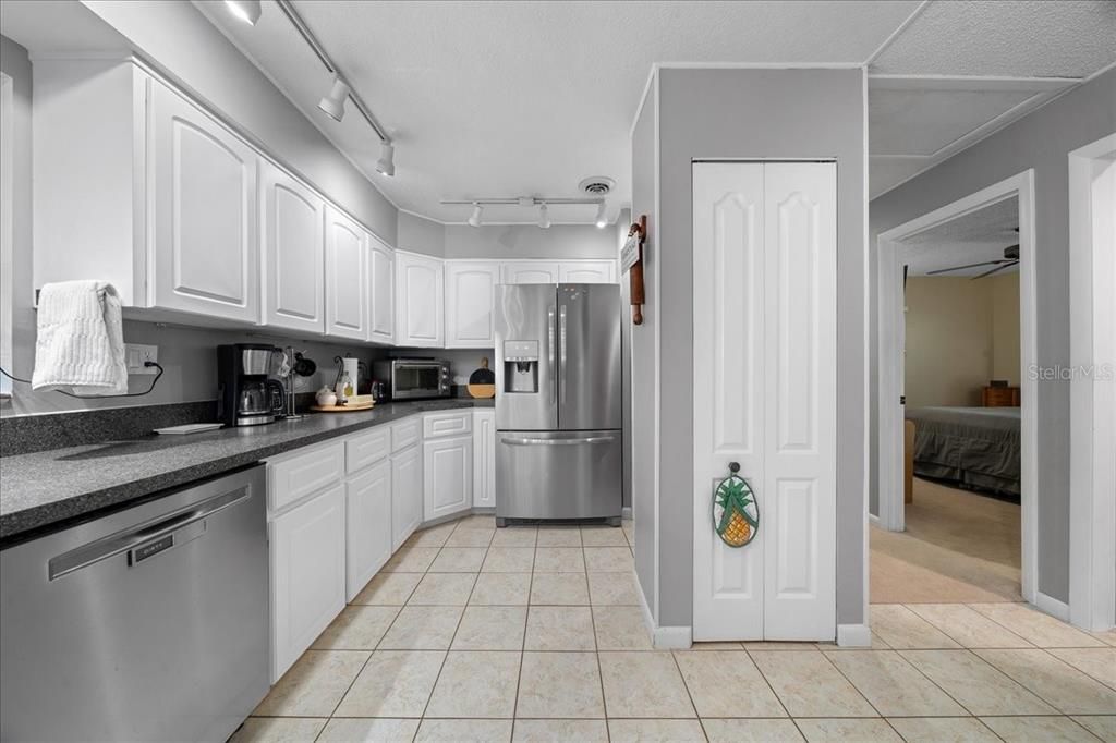 Active With Contract: $350,000 (4 beds, 2 baths, 1409 Square Feet)