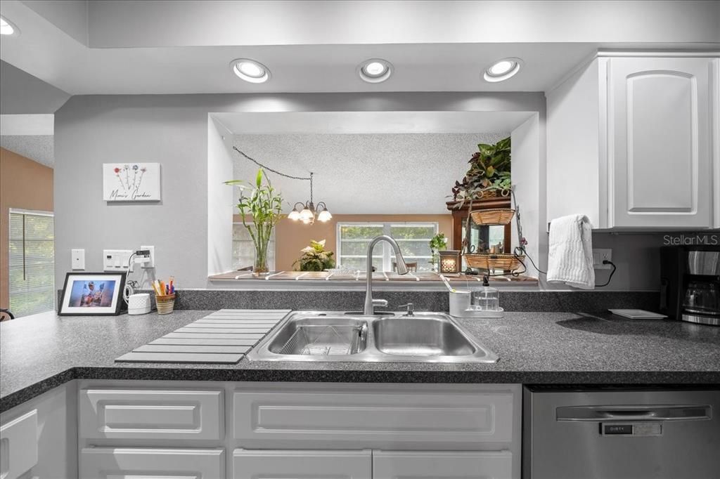 Active With Contract: $350,000 (4 beds, 2 baths, 1409 Square Feet)