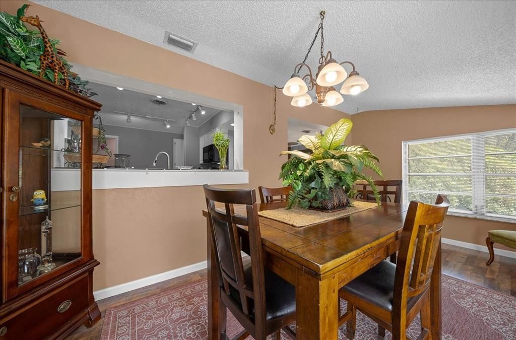 Active With Contract: $350,000 (4 beds, 2 baths, 1409 Square Feet)