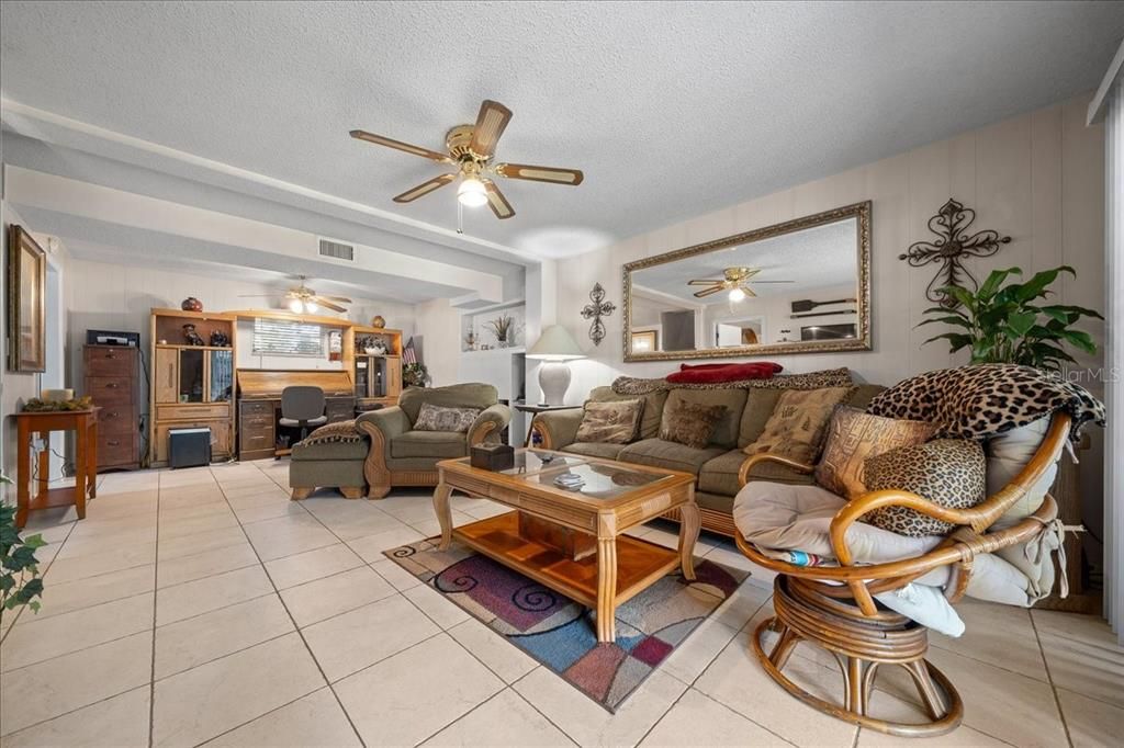 Active With Contract: $350,000 (4 beds, 2 baths, 1409 Square Feet)