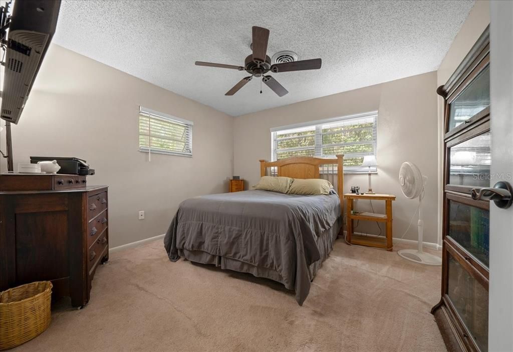 Active With Contract: $350,000 (4 beds, 2 baths, 1409 Square Feet)