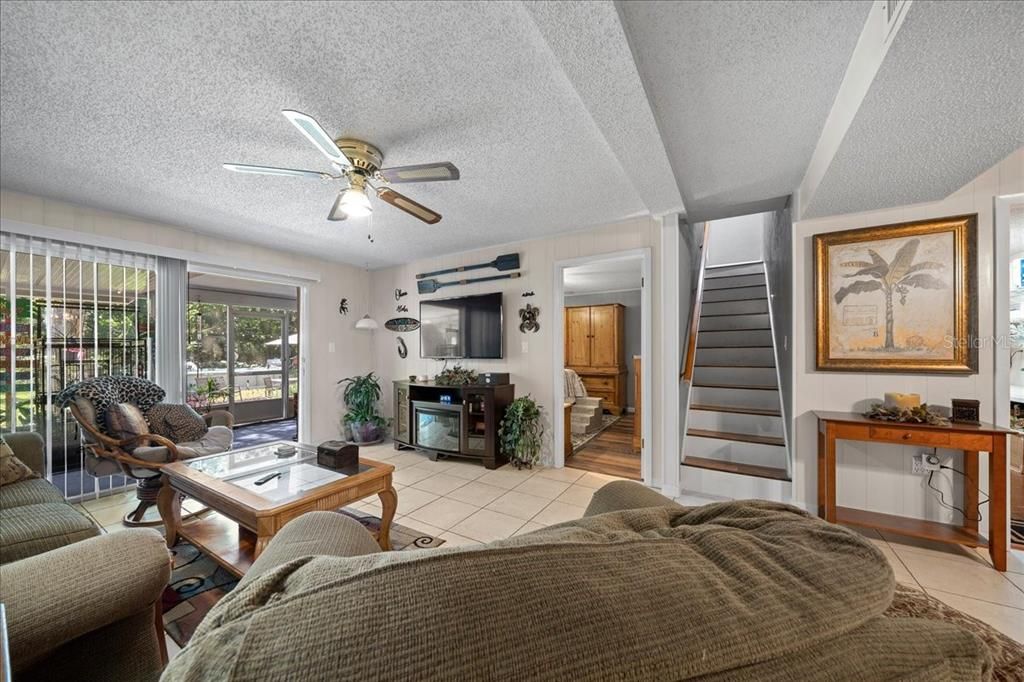 Active With Contract: $350,000 (4 beds, 2 baths, 1409 Square Feet)