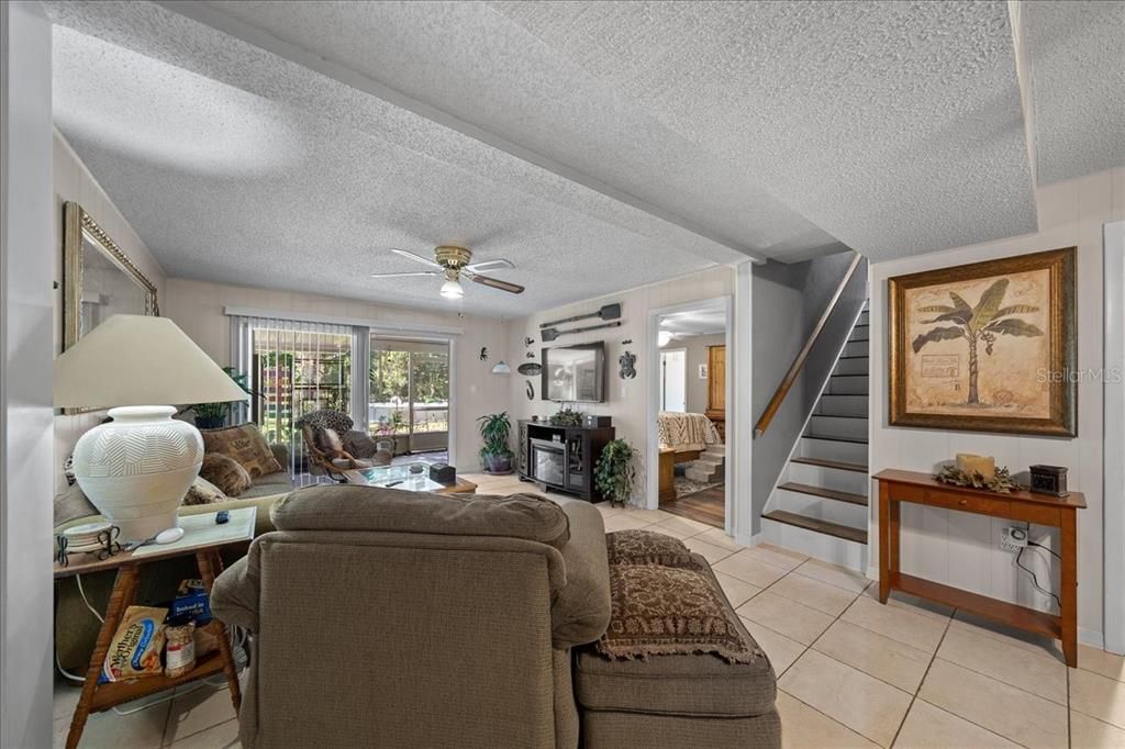 Active With Contract: $350,000 (4 beds, 2 baths, 1409 Square Feet)