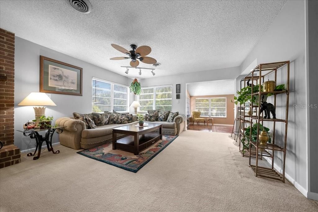 Active With Contract: $350,000 (4 beds, 2 baths, 1409 Square Feet)