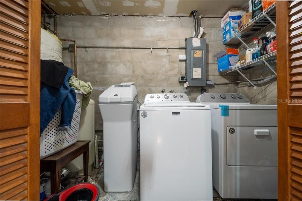 Active With Contract: $350,000 (4 beds, 2 baths, 1409 Square Feet)