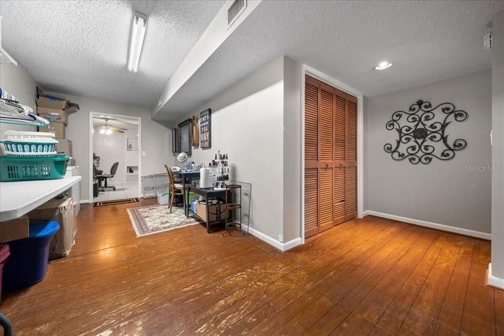 Active With Contract: $350,000 (4 beds, 2 baths, 1409 Square Feet)