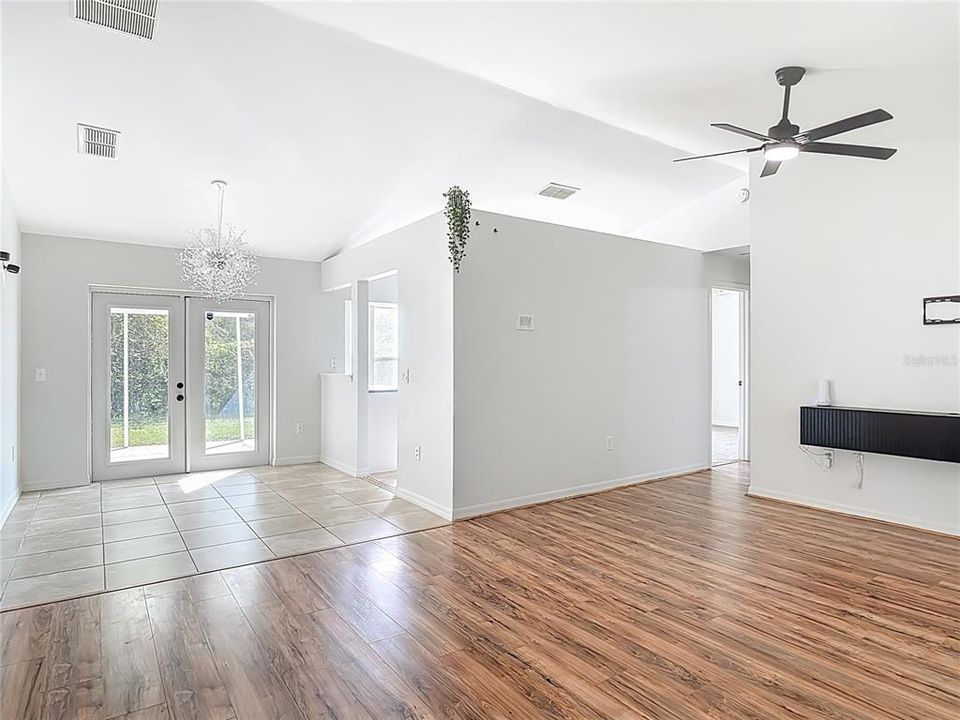 На продажу: $285,000 (3 спален, 2 ванн, 1140 Квадратных фут)