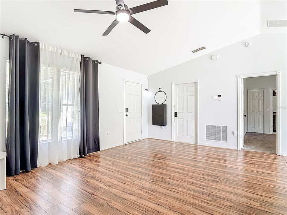 На продажу: $285,000 (3 спален, 2 ванн, 1140 Квадратных фут)