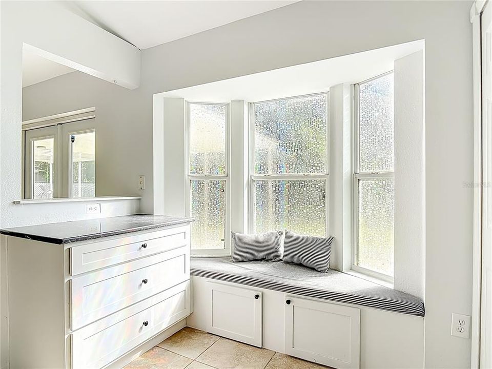 На продажу: $285,000 (3 спален, 2 ванн, 1140 Квадратных фут)