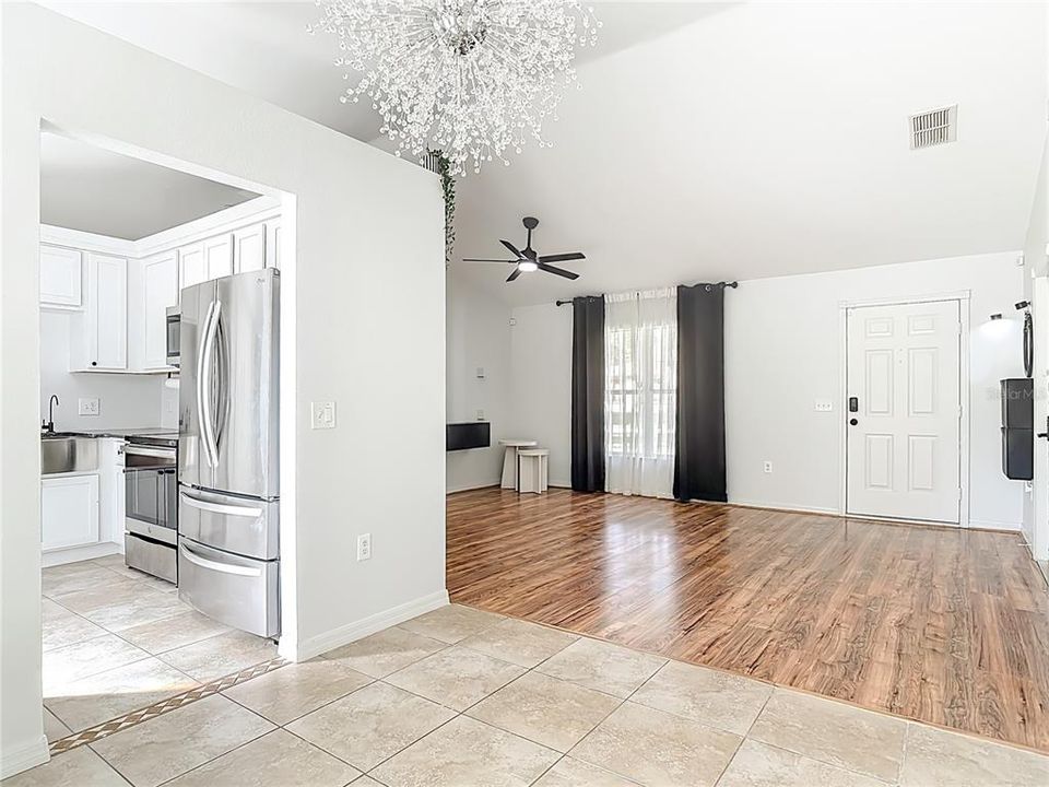 На продажу: $285,000 (3 спален, 2 ванн, 1140 Квадратных фут)