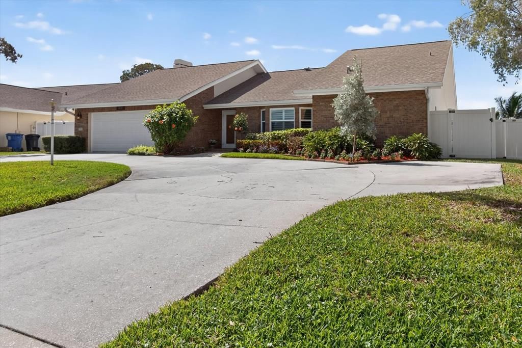 For Sale: $849,000 (3 beds, 2 baths, 2485 Square Feet)