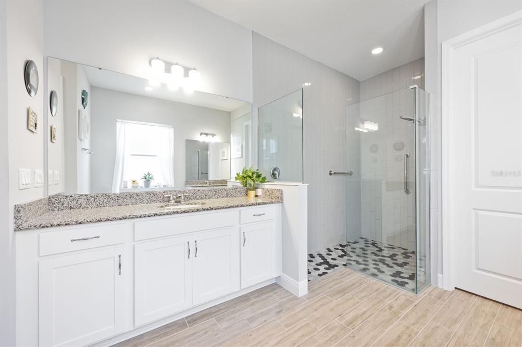 For Sale: $735,000 (4 beds, 2 baths, 2708 Square Feet)