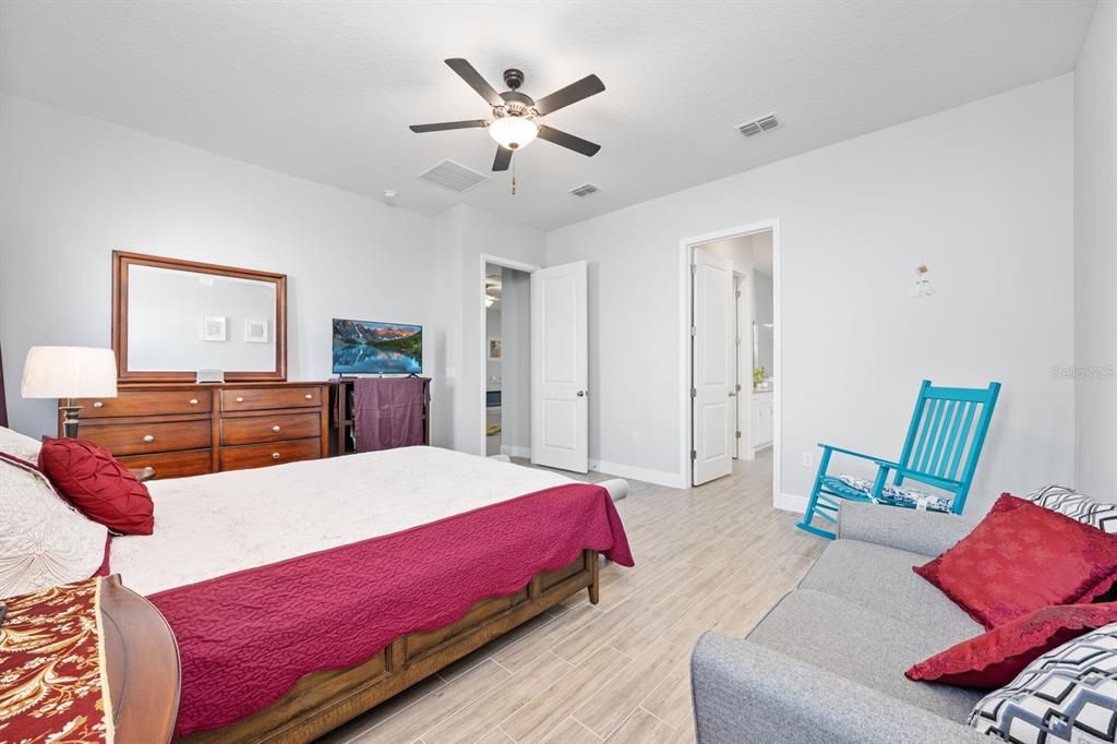 For Sale: $735,000 (4 beds, 2 baths, 2708 Square Feet)