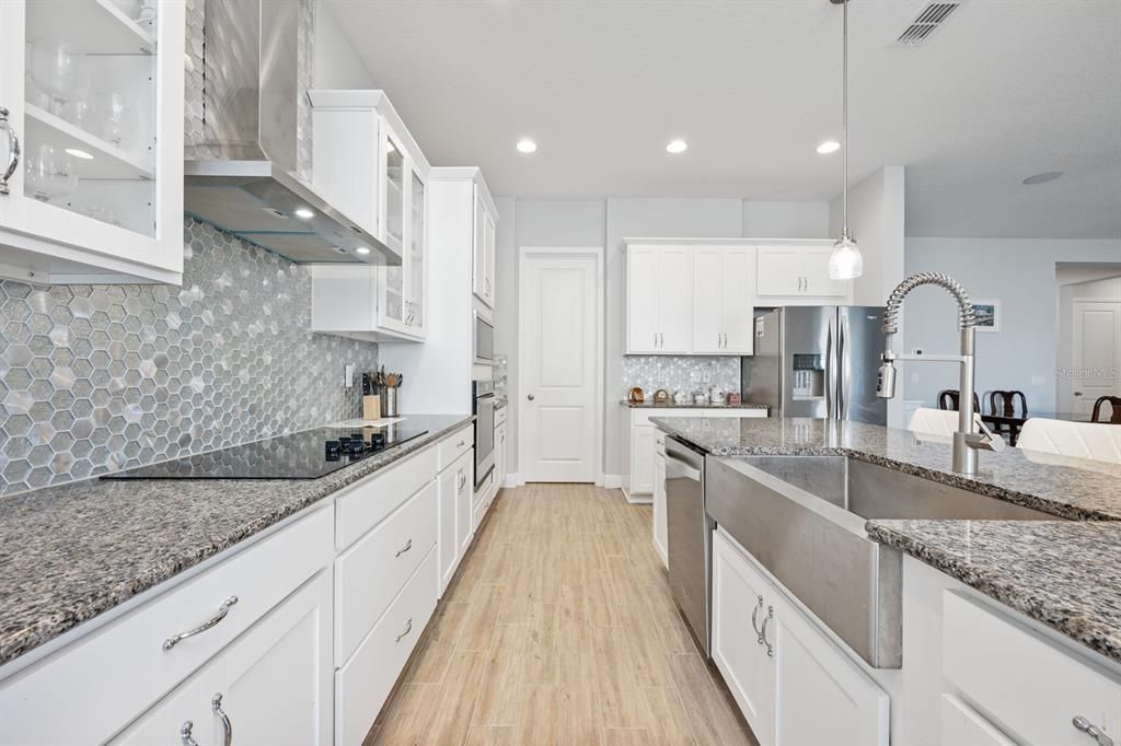 For Sale: $735,000 (4 beds, 2 baths, 2708 Square Feet)