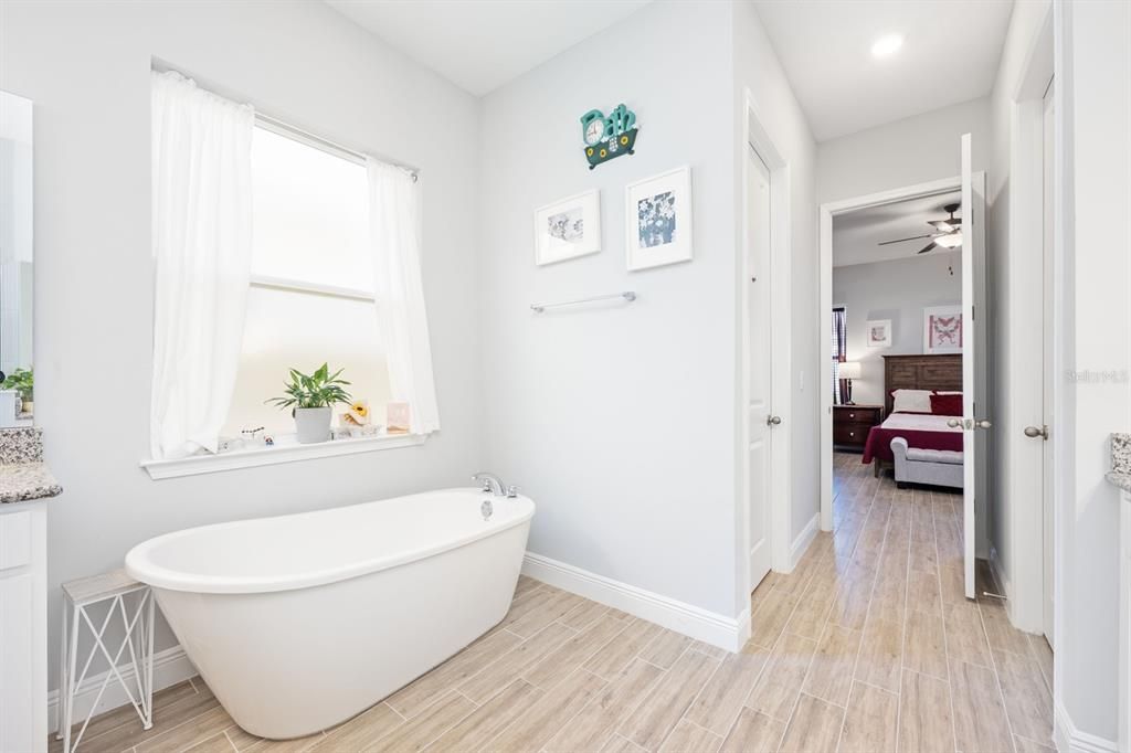 For Sale: $735,000 (4 beds, 2 baths, 2708 Square Feet)