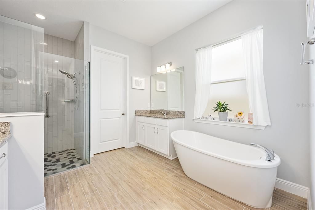 For Sale: $735,000 (4 beds, 2 baths, 2708 Square Feet)