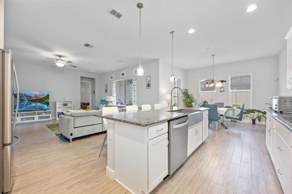 For Sale: $735,000 (4 beds, 2 baths, 2708 Square Feet)