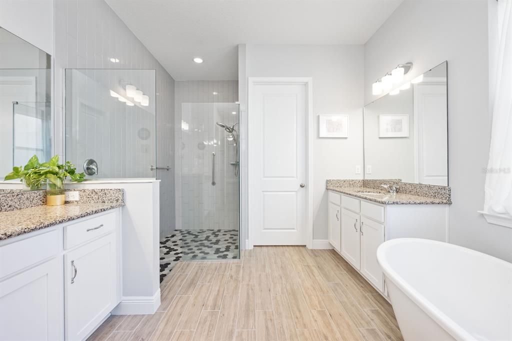 For Sale: $735,000 (4 beds, 2 baths, 2708 Square Feet)