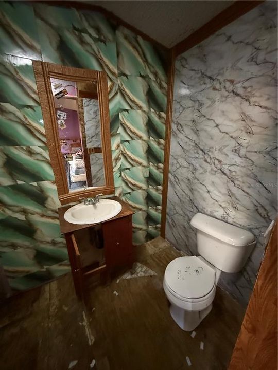 For Sale: $85,000 (2 beds, 2 baths, 924 Square Feet)