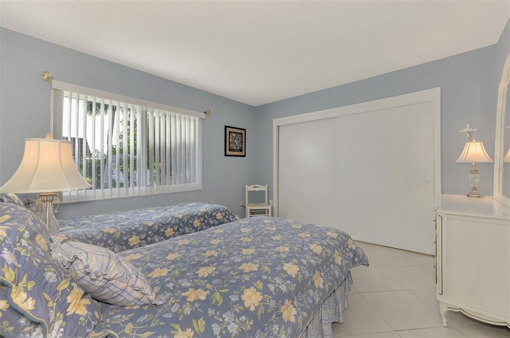 Active With Contract: $219,900 (2 beds, 2 baths, 1120 Square Feet)