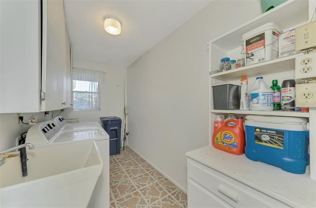 Active With Contract: $219,900 (2 beds, 2 baths, 1120 Square Feet)