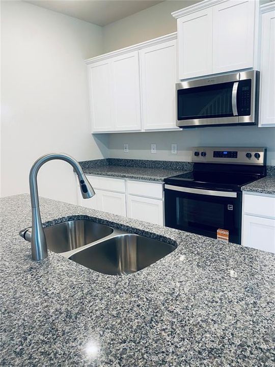 En Venta: $423,900 (4 camas, 2 baños, 2335 Pies cuadrados)