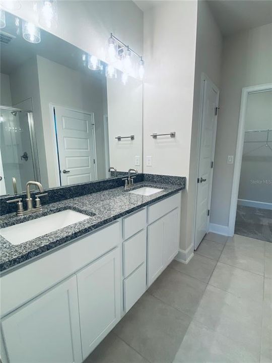 En Venta: $423,900 (4 camas, 2 baños, 2335 Pies cuadrados)