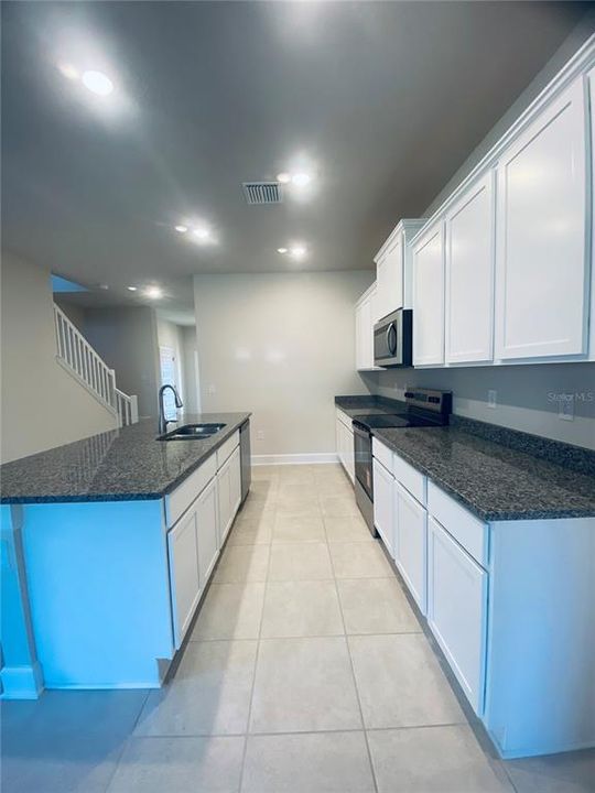 En Venta: $423,900 (4 camas, 2 baños, 2335 Pies cuadrados)