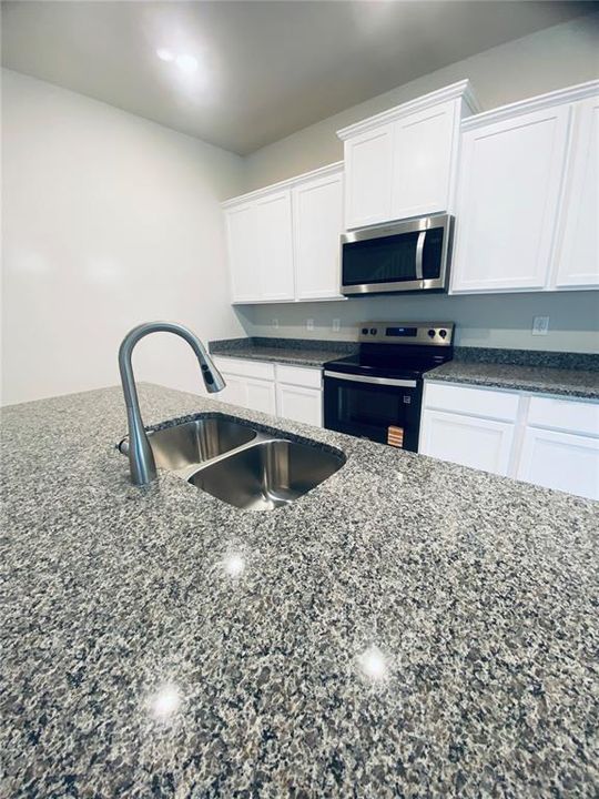 En Venta: $423,900 (4 camas, 2 baños, 2335 Pies cuadrados)