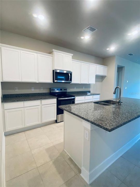 En Venta: $423,900 (4 camas, 2 baños, 2335 Pies cuadrados)