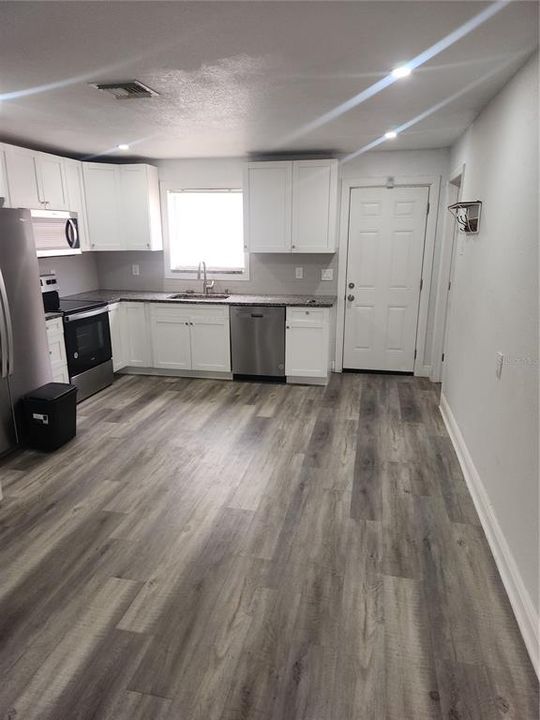 В аренду: $2,900 (3 спален, 2 ванн, 896 Квадратных фут)