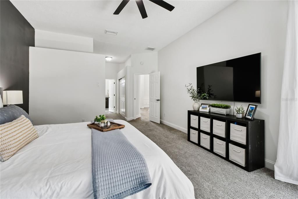 合同活跃: $815,000 (4 贝兹, 3 浴室, 2578 平方英尺)