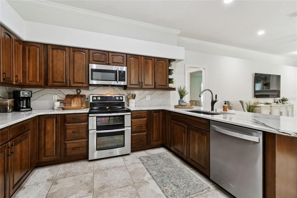 合同活跃: $815,000 (4 贝兹, 3 浴室, 2578 平方英尺)