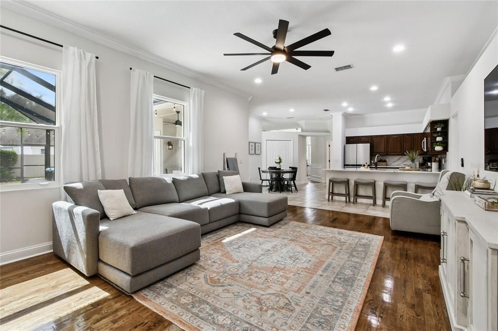 合同活跃: $815,000 (4 贝兹, 3 浴室, 2578 平方英尺)