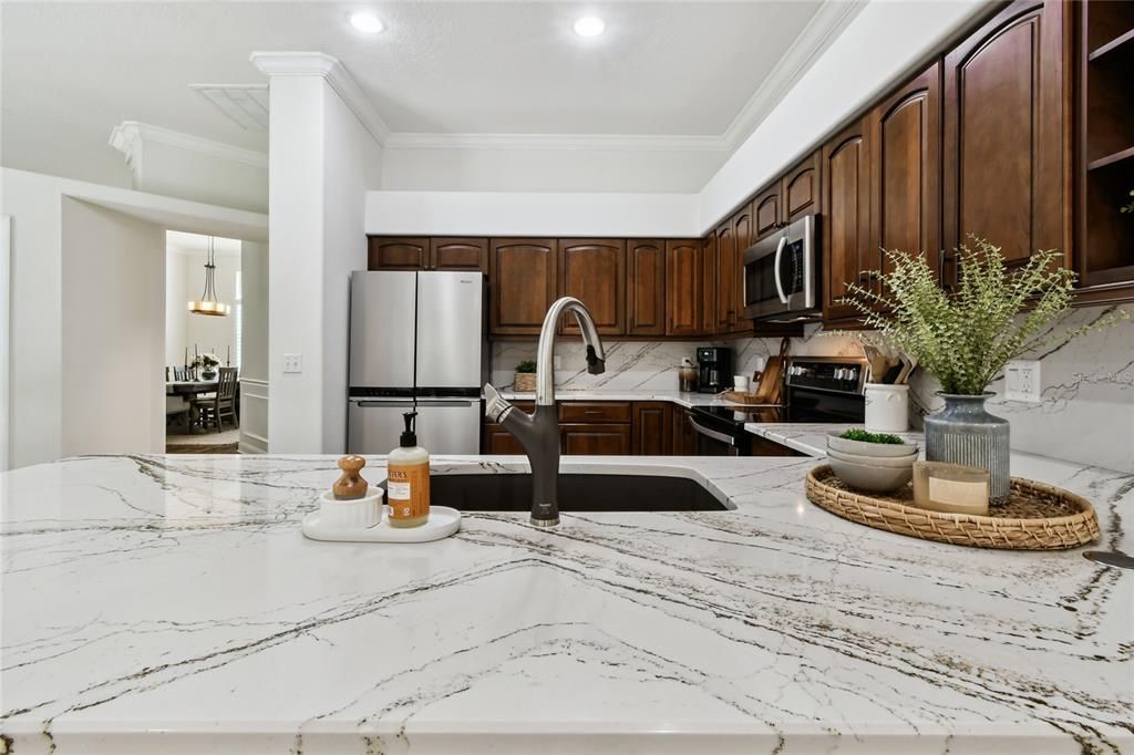 合同活跃: $815,000 (4 贝兹, 3 浴室, 2578 平方英尺)