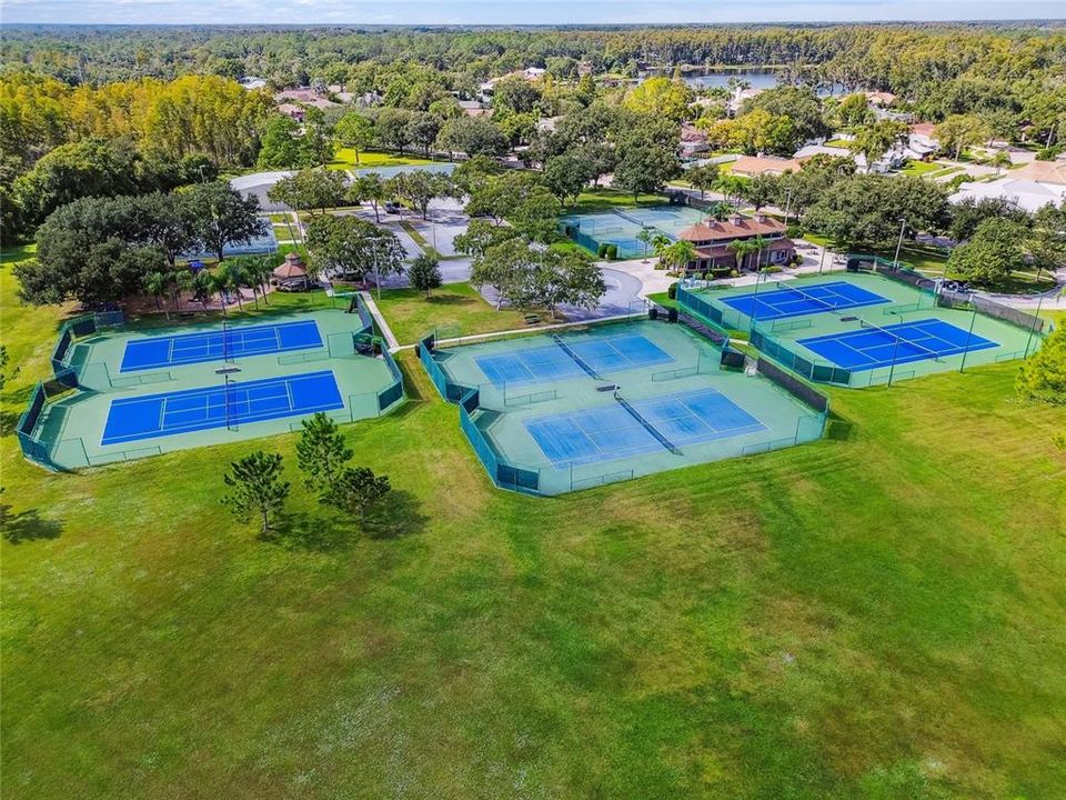 合同活跃: $815,000 (4 贝兹, 3 浴室, 2578 平方英尺)