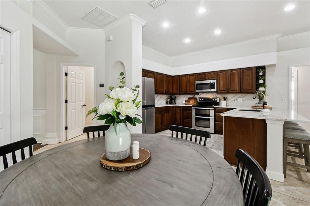 合同活跃: $815,000 (4 贝兹, 3 浴室, 2578 平方英尺)