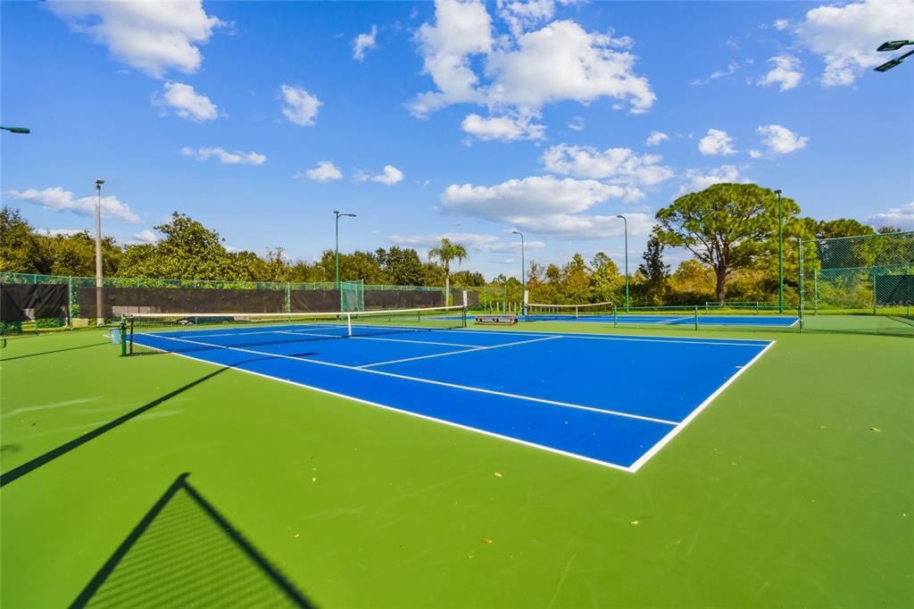 合同活跃: $815,000 (4 贝兹, 3 浴室, 2578 平方英尺)