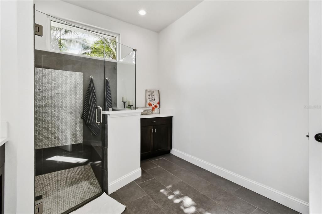 合同活跃: $815,000 (4 贝兹, 3 浴室, 2578 平方英尺)