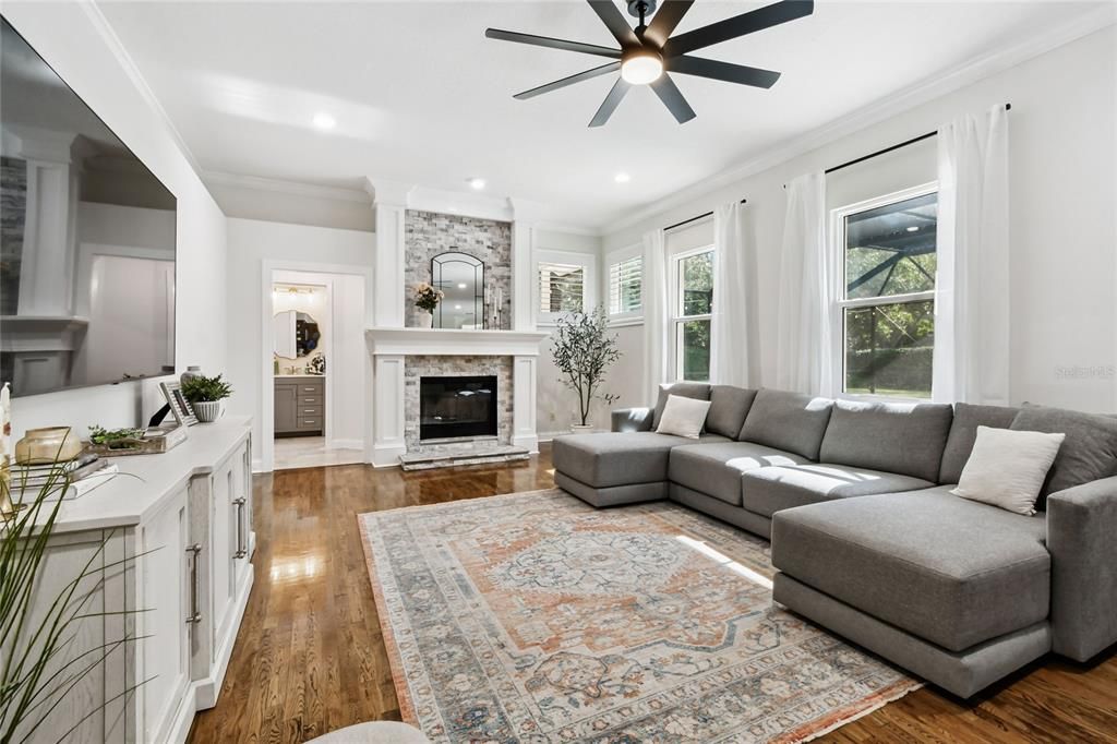 合同活跃: $815,000 (4 贝兹, 3 浴室, 2578 平方英尺)