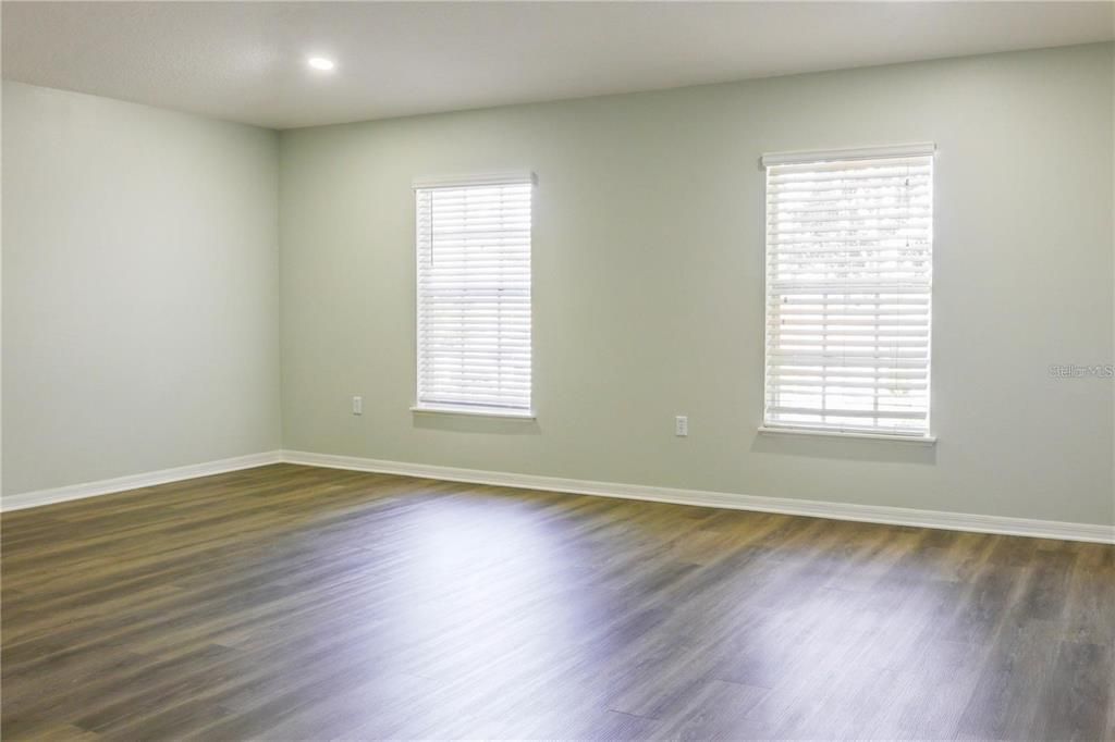 For Rent: $2,300 (4 beds, 2 baths, 2896 Square Feet)