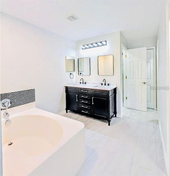 For Rent: $2,300 (4 beds, 2 baths, 2896 Square Feet)