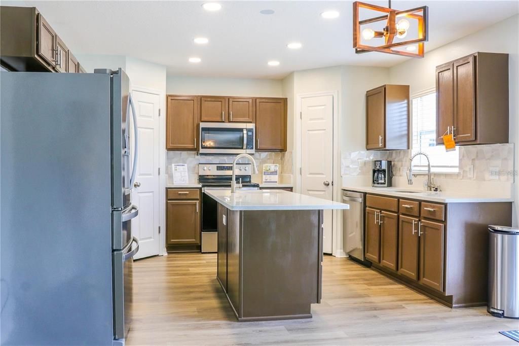 For Rent: $2,300 (4 beds, 2 baths, 2896 Square Feet)