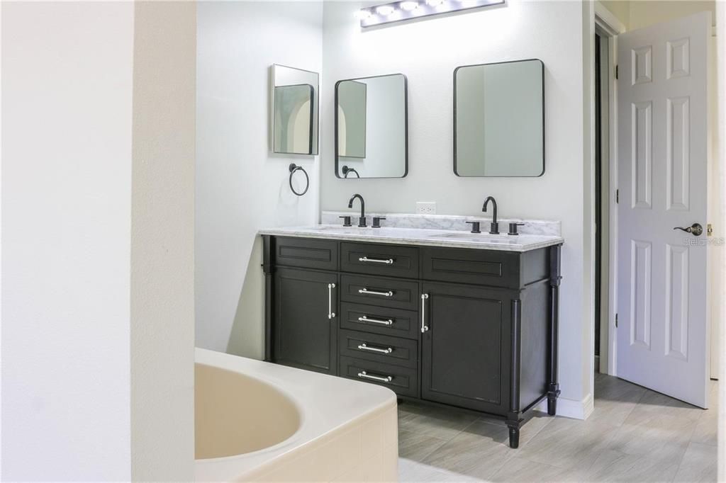 For Rent: $2,300 (4 beds, 2 baths, 2896 Square Feet)