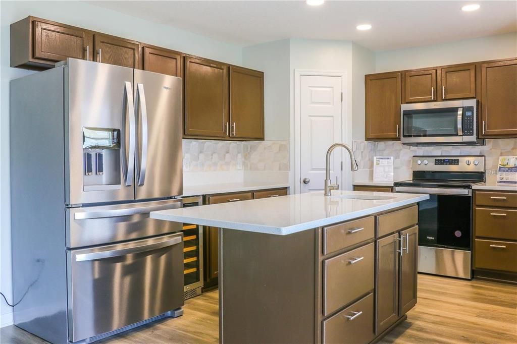 For Rent: $2,300 (4 beds, 2 baths, 2896 Square Feet)