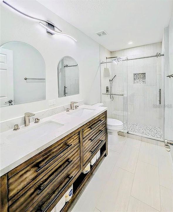 For Rent: $2,300 (4 beds, 2 baths, 2896 Square Feet)