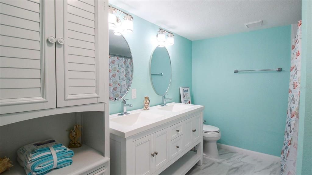 For Sale: $279,900 (2 beds, 2 baths, 1049 Square Feet)