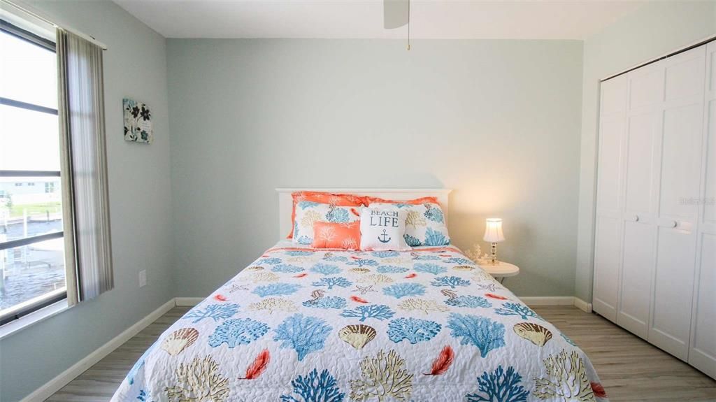 For Sale: $279,900 (2 beds, 2 baths, 1049 Square Feet)